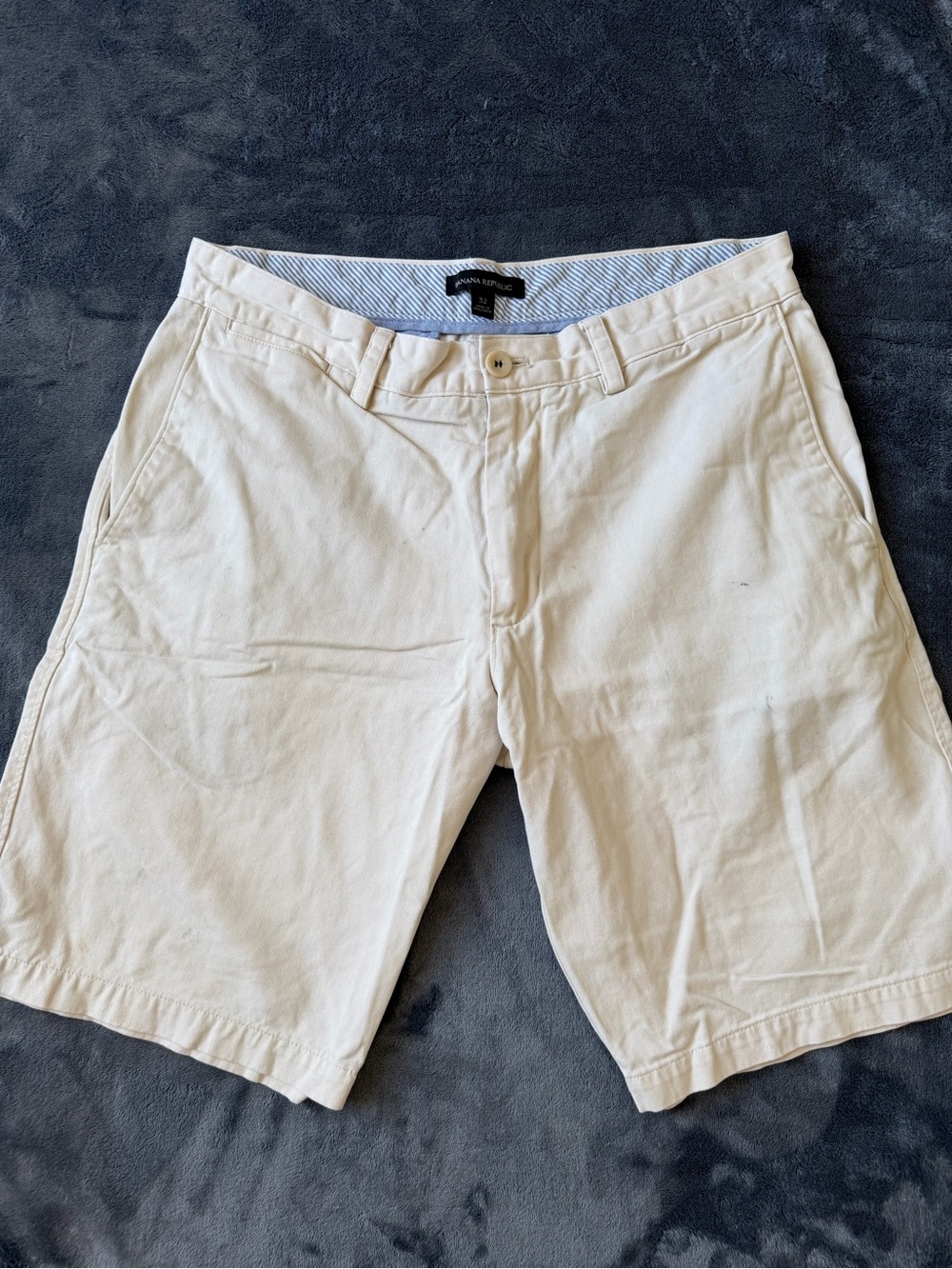 Banana Republic Men’s White Chino Shorts Size 32 Flat Front Casual Classic.